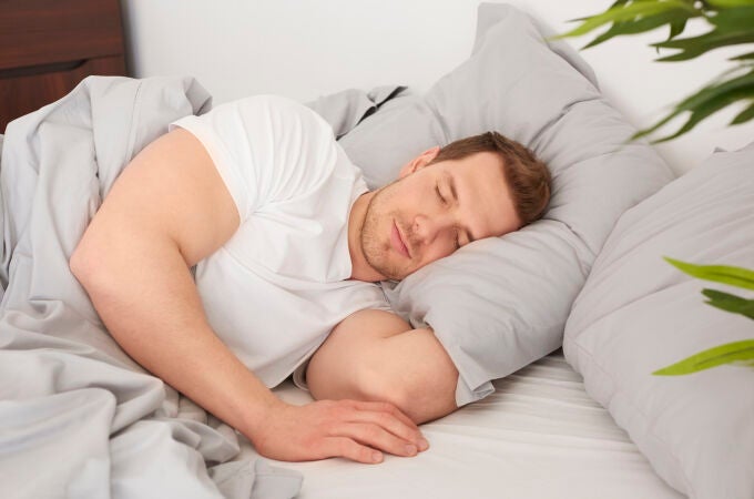¿Por qué algunas personas necesitan dormir muchas horas? Esto dice la psicología