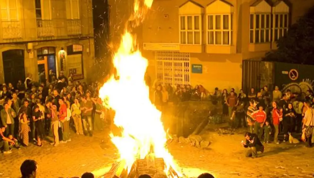 Hoguera de San Juan en Santiago