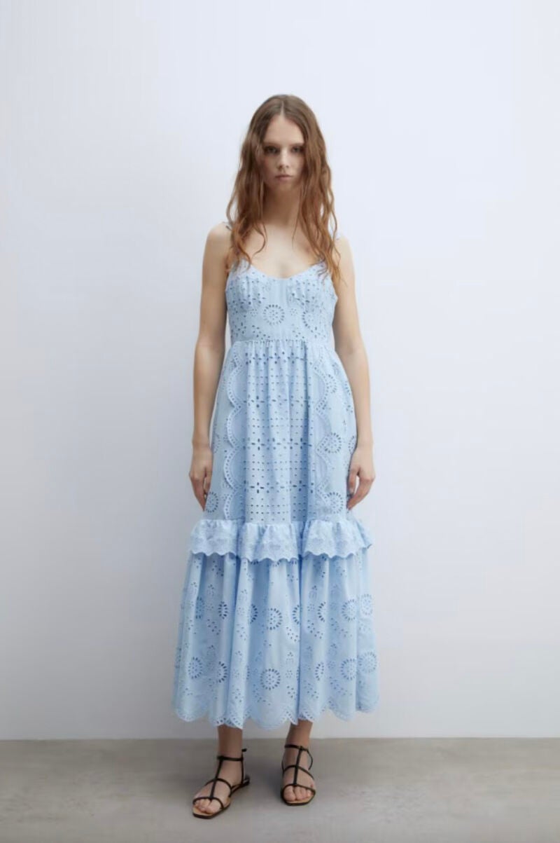 Vestido azul celeste con bordado inglés