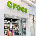 No soy fan de las Crocs, pero estos zuecos con plataforma al 30% me han enamorado