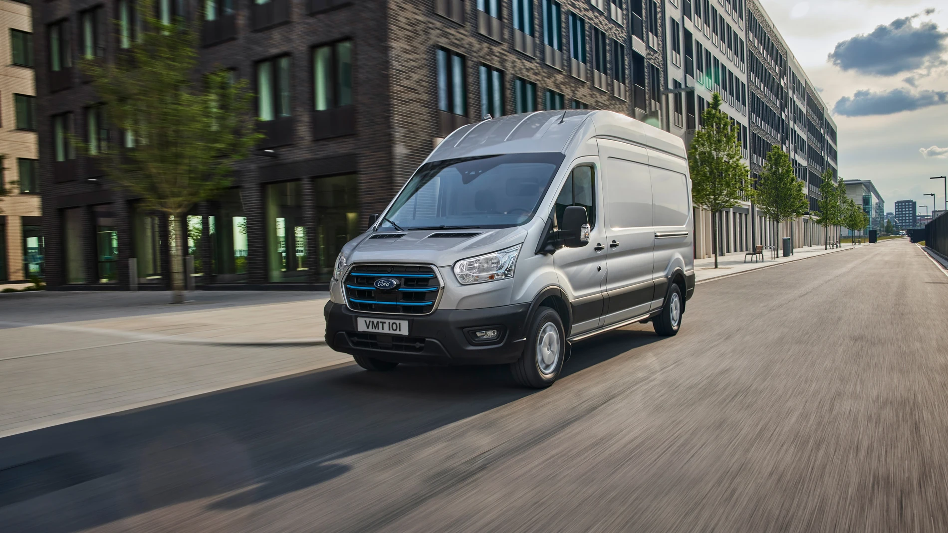 Ford celebra los 60 años de la Transit en pleno auge de sus versiones electrificadas