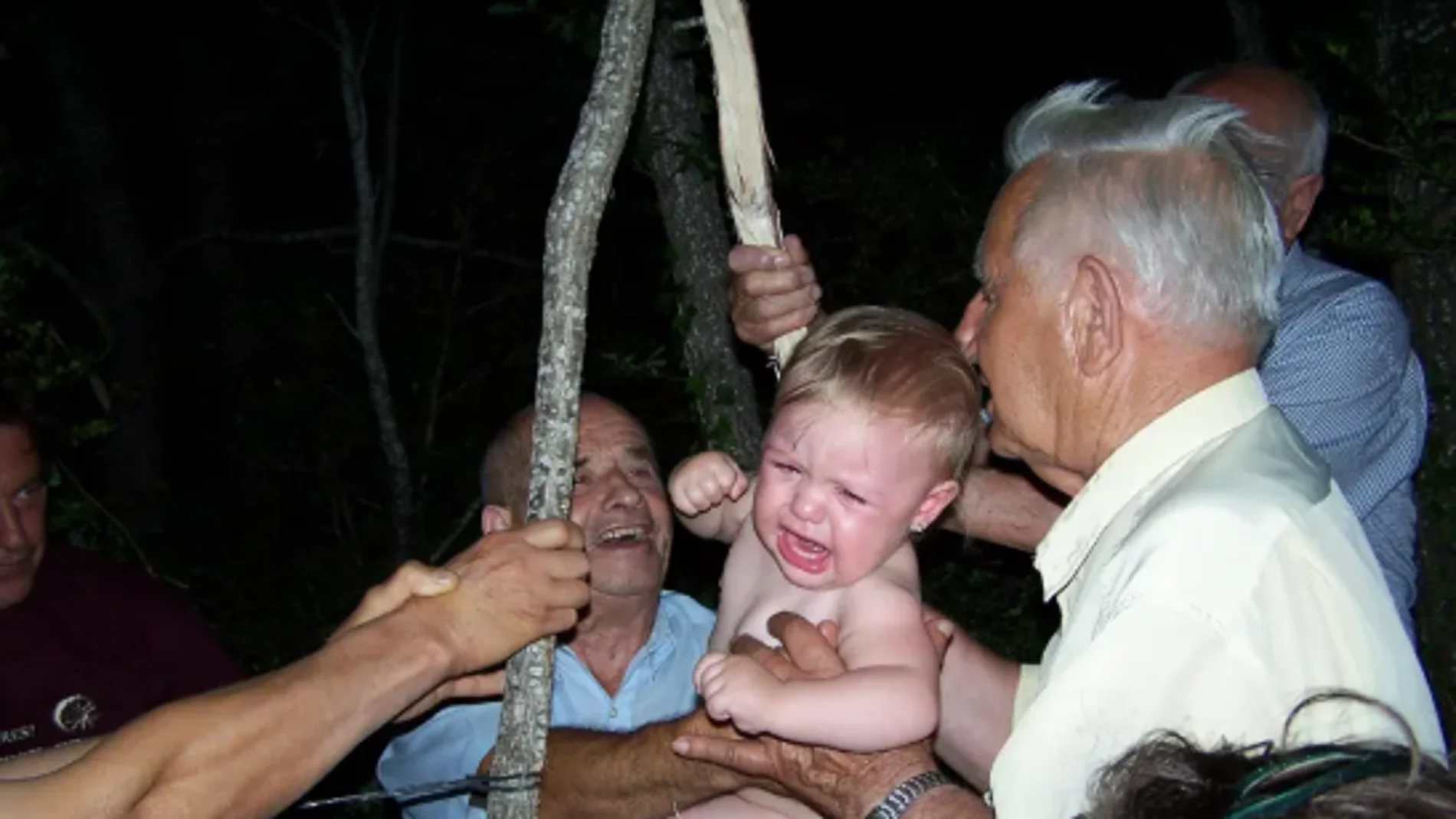 El rito actual en Lobera de Onsella, con un niño del pueblo