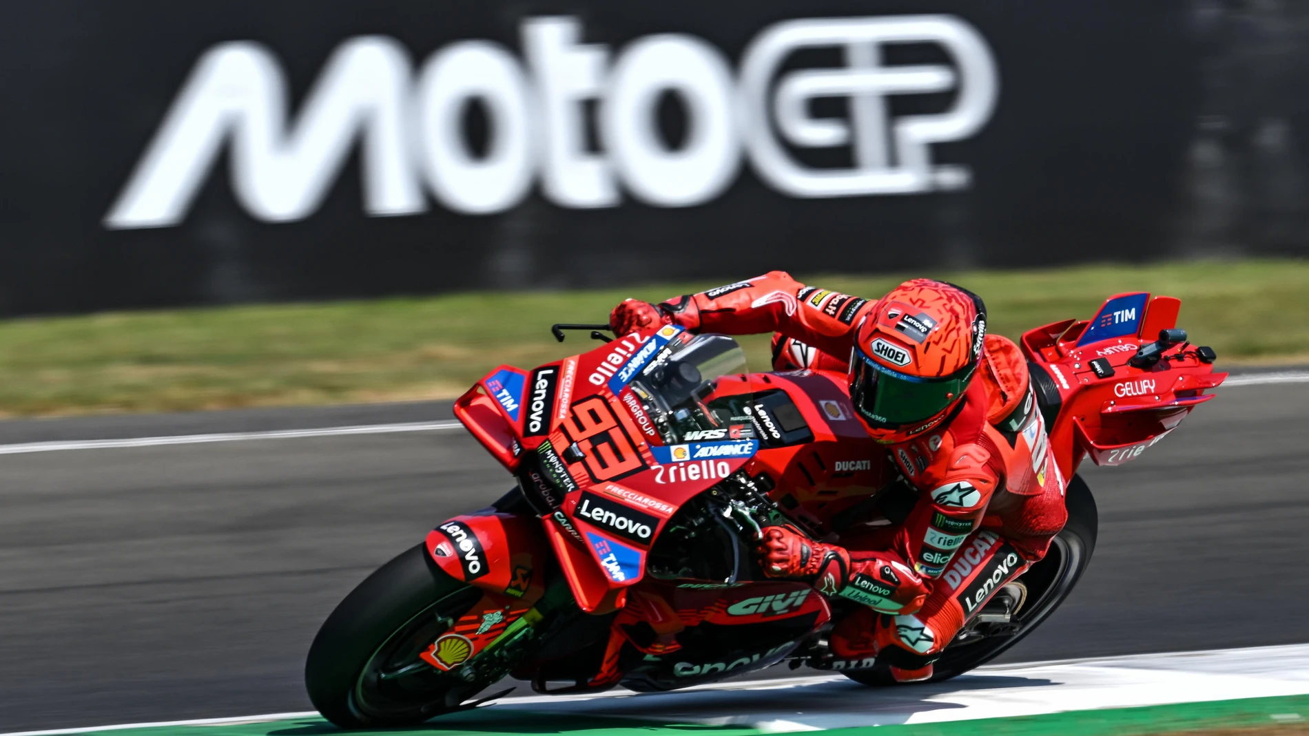 Scarperia (Italy), 21/06/2025.- Spanish MotoGP rider Marc Marquez of Ducati Lenovo Team in action during the qualyfing session of the Motorcycling Grand Prix of Italy at the Mugello circuit in Scarperia, Italy, 21 June 2025. The 2025 Motorcycling Grand Prix of Italy will be held at Mugello Circuit race track on 22 June. (Motociclismo, Italia) EFE/EPA/CLAUDIO GIOVANNINI