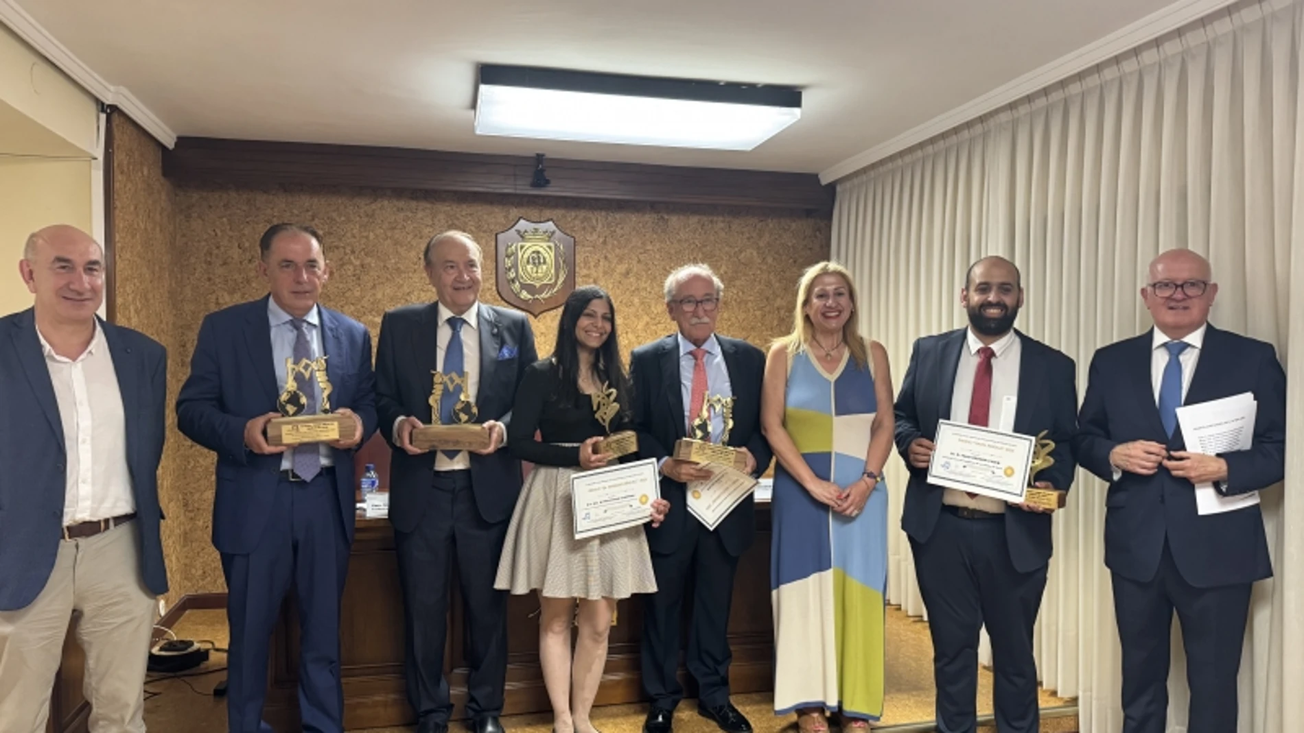 El presidente de la Diputación de Soria, Benito Serrano, recoge el Premio junto al resto de galardonados