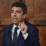 Mazón destaca que los presupuestos de la Generalitat tendrán una línea de ayudas de 700.000 euros para enfermos de ELA
