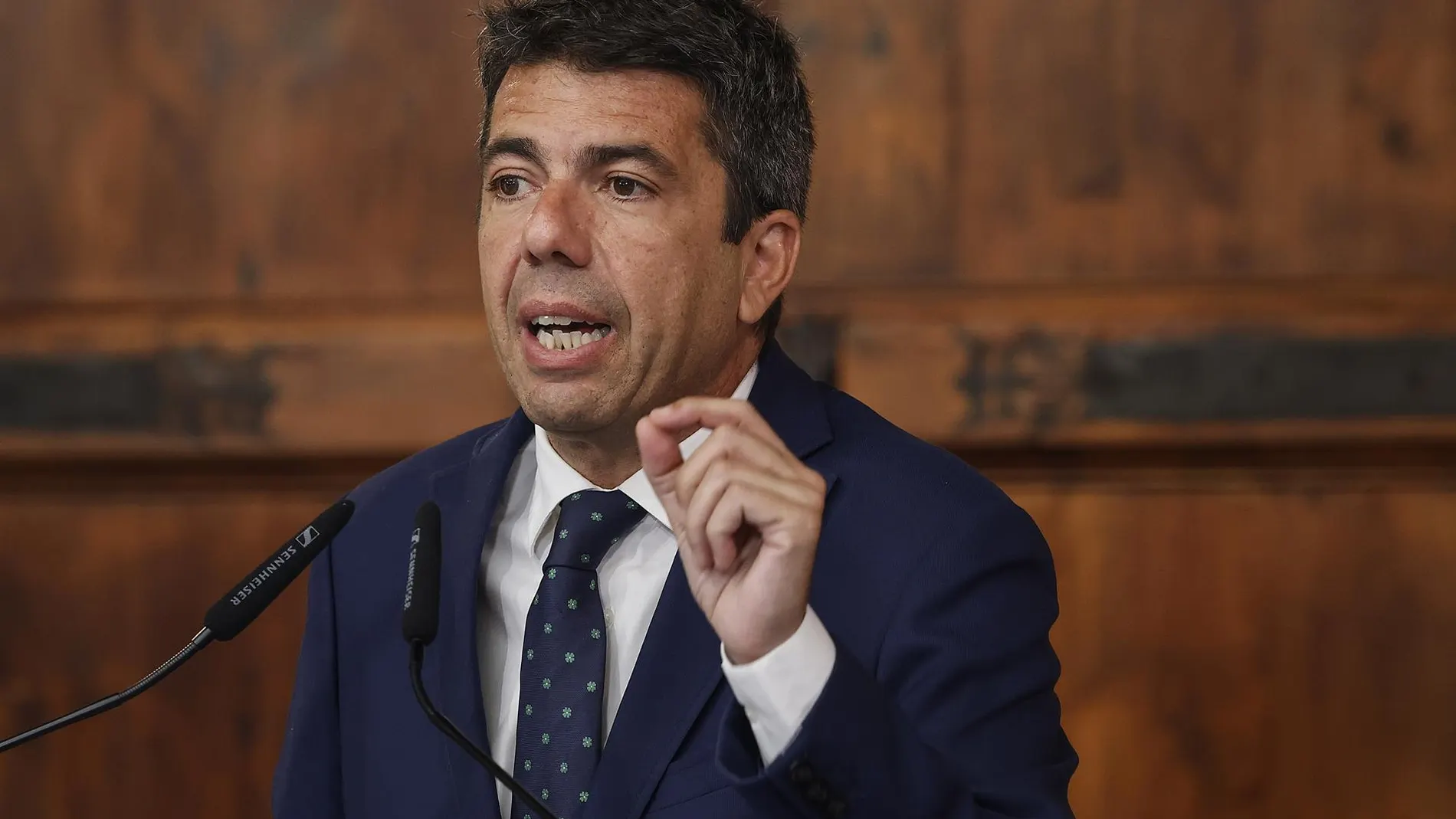 Mazón destaca que los presupuestos de la Generalitat tendrán una línea de ayudas de 700.000 euros para enfermos de ELA