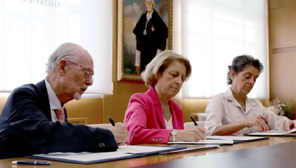 Foto de la firma del acuerdo