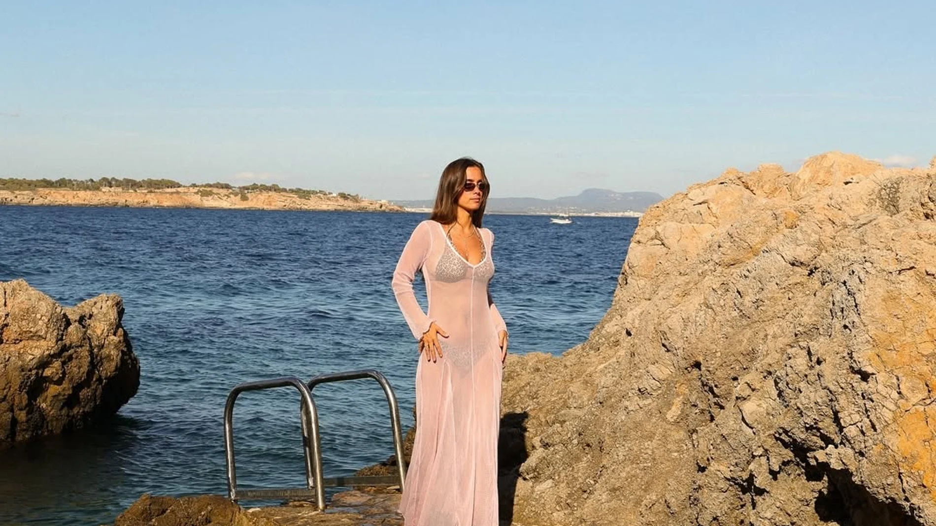 María Pombo con look playero.