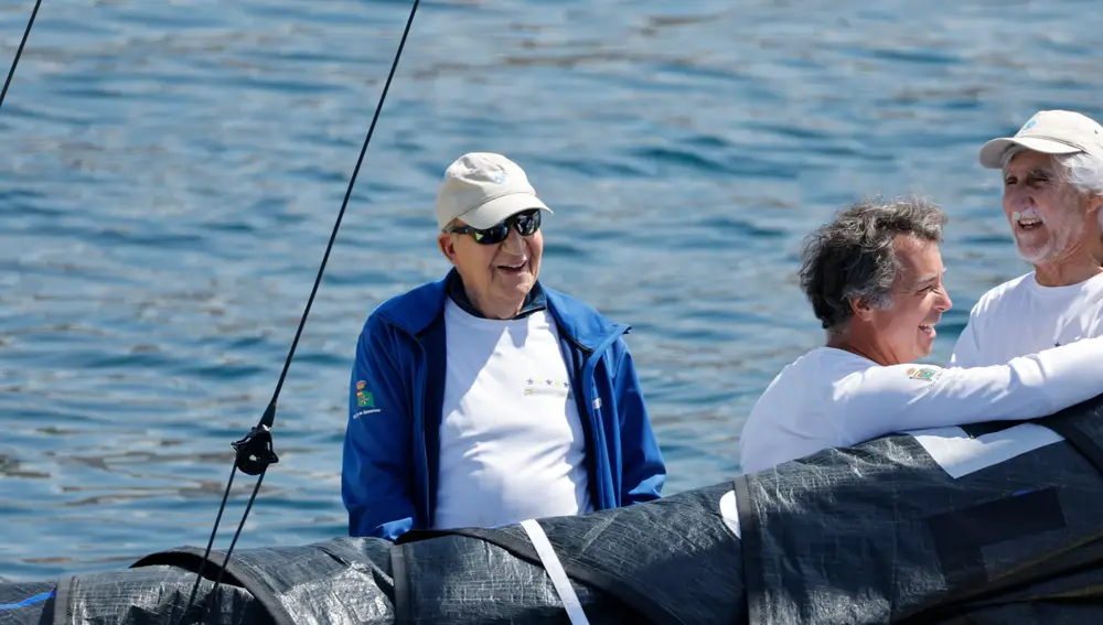 El rey se prepara para su posible participación en la Liga Española de 6M de vela