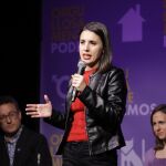 La eurodiputada de Podemos, Irene Montero, interviene en un acto de Podemos, en el espacio social y cultural Nau Bostik, a 9 de abril de 2025, en Barcelona, Cataluña 