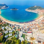 Cuánto dinero se necesita cobrar para vivir en San Sebastián, según la inteligencia artificial