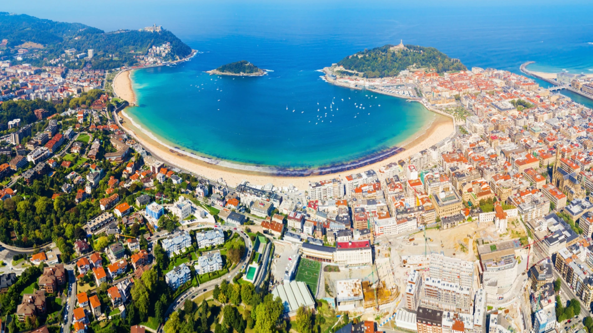 Cuánto dinero se necesita cobrar para vivir en San Sebastián, según la inteligencia artificial