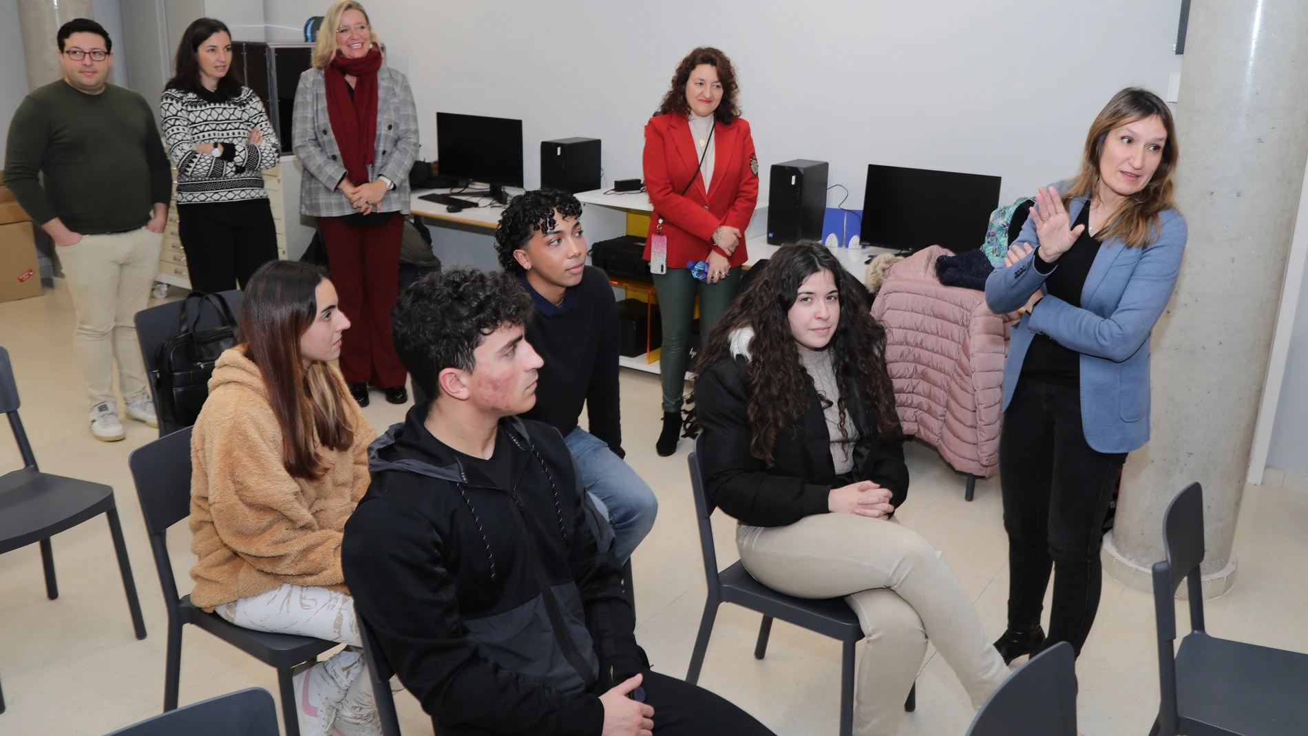 La consejera de Educación, Rocío Lucas, durante una reciente visita a un centro de FP de Palencia