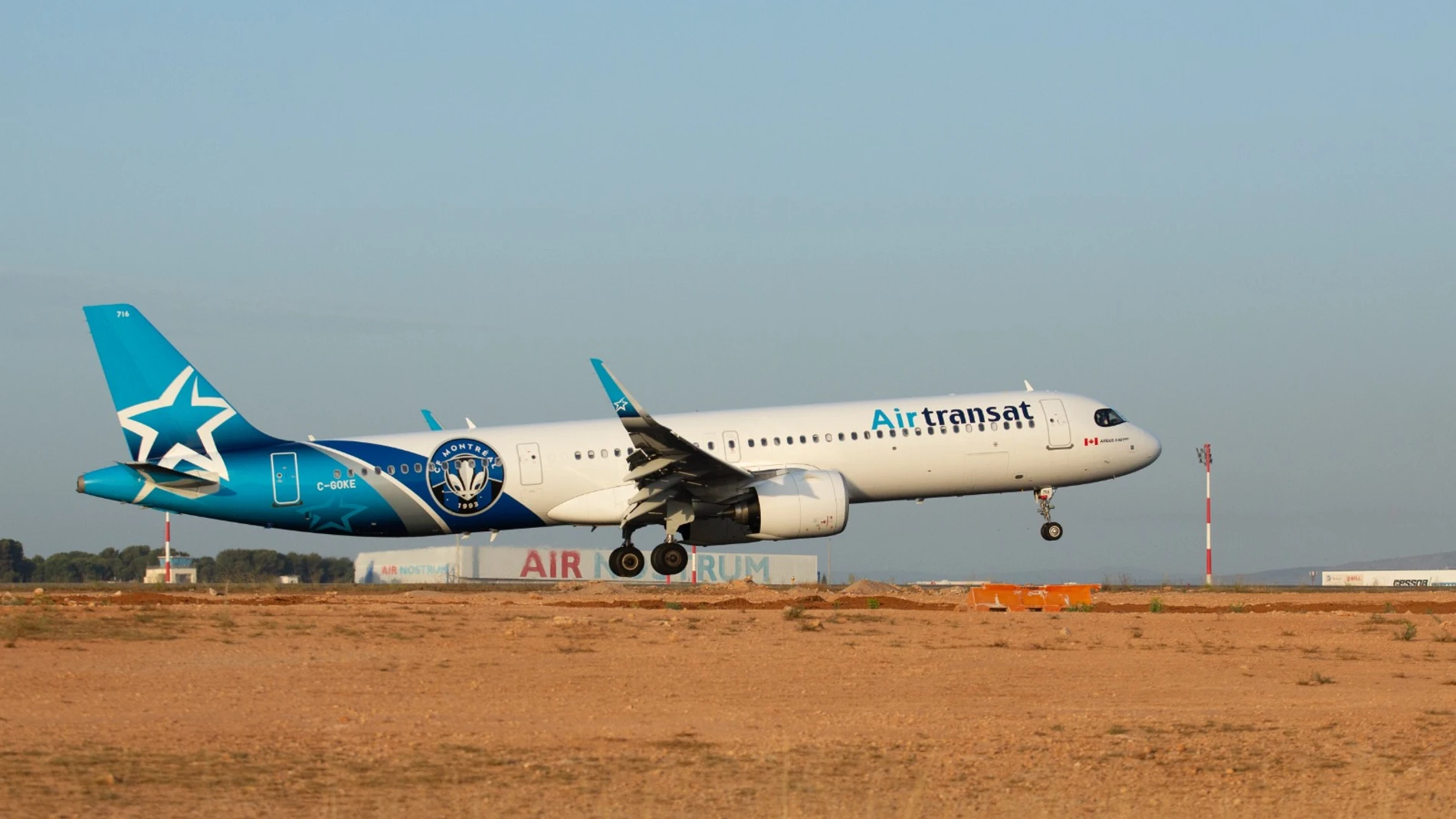 El primer vuelo directo Valencia-Canadá aterrizando en el Aeropuerto de Valencia esta mañana a las 07:30 horas