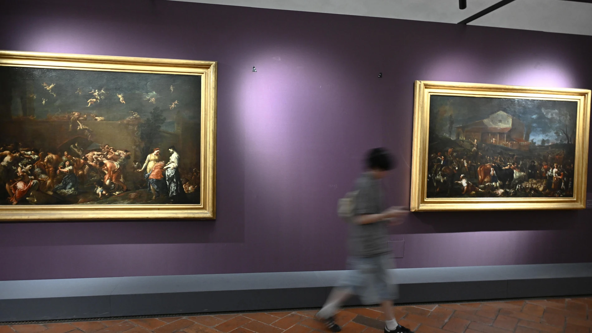 FLORENCE (Italy), 21/06/2025.- A person passes the wall of the Uffizi Gallery without the painting 'Portrait of Ferdinando de' Medici Grand Prince of Tuscany' by Anton Domenico Gabbiani damaged this morning by a visitor taking a selfie, in Florence, 21 June 2025. The Florentine museum’s management reported a minor damage, after a tourist tripped and damaged, falling over a painting by Anton Domenico Gabbiani. (Italia, Florencia) EFE/EPA/CLAUDIO GIOVANNINI