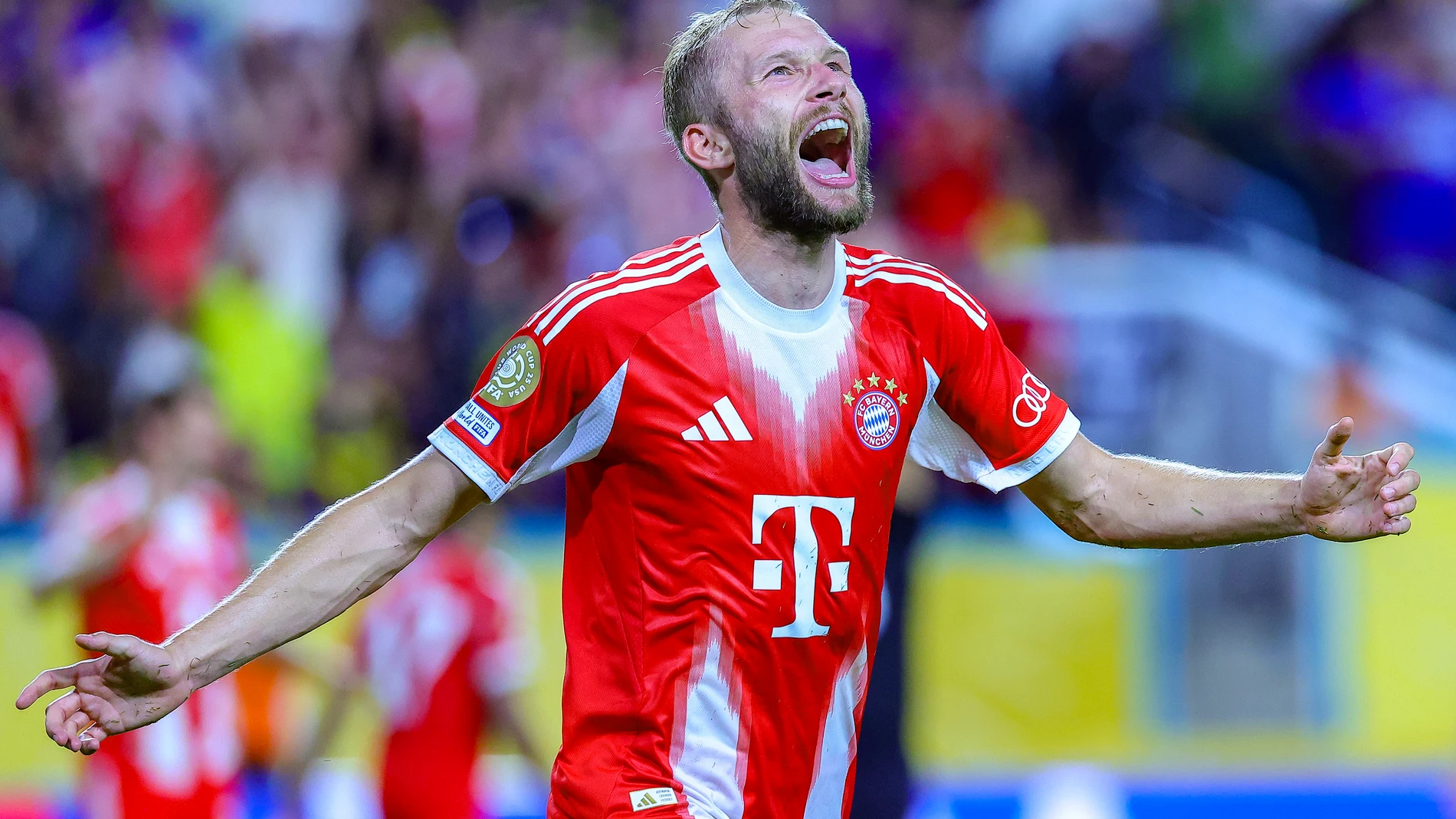 Laimer celebra uno de los goles del Bayern a River