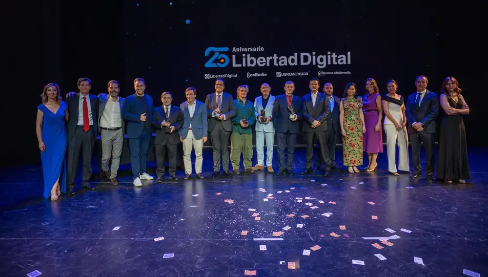 Los premiados junto a algunos de los invitados al 25 aniversario de Libertad Digital