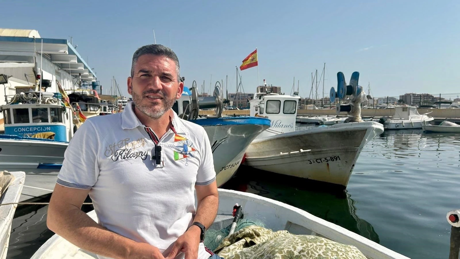 El senador del PP, Antonio Luengo, en la costa de la Región de Murcia