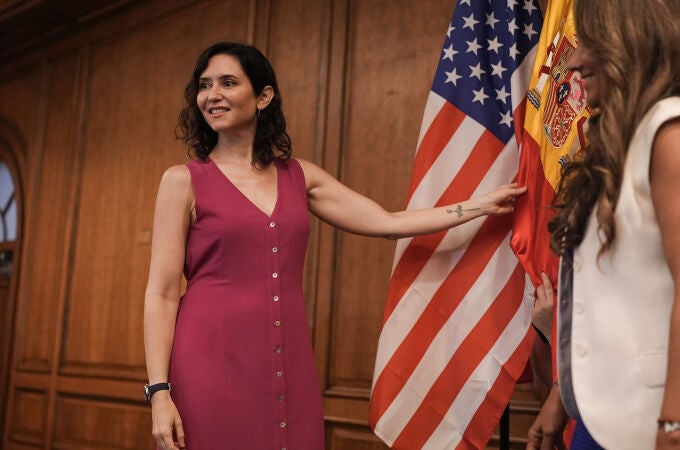 Ayuso elogia la universidad pública madrileña en Miami entre tensiones por la ley Lesuc