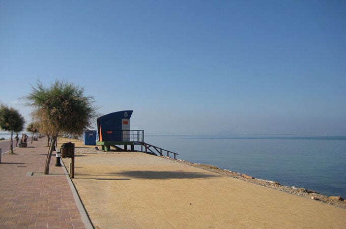 Fallece un bañista de 85 años al tragar agua en la playa de La Mota de San Pedro del Pinatar