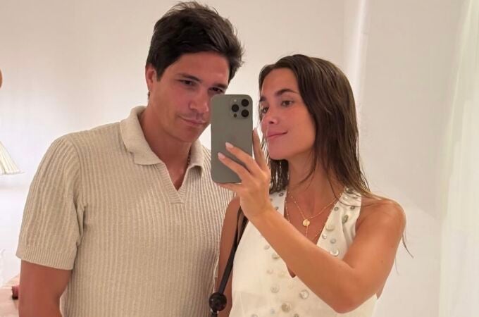 María Pombo con 'total look' blanco.