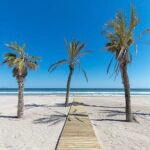 Un millón de euros para que no te quemes los pies este verano: las nuevas pasarelas de las playas en la Comunitat Valenciana