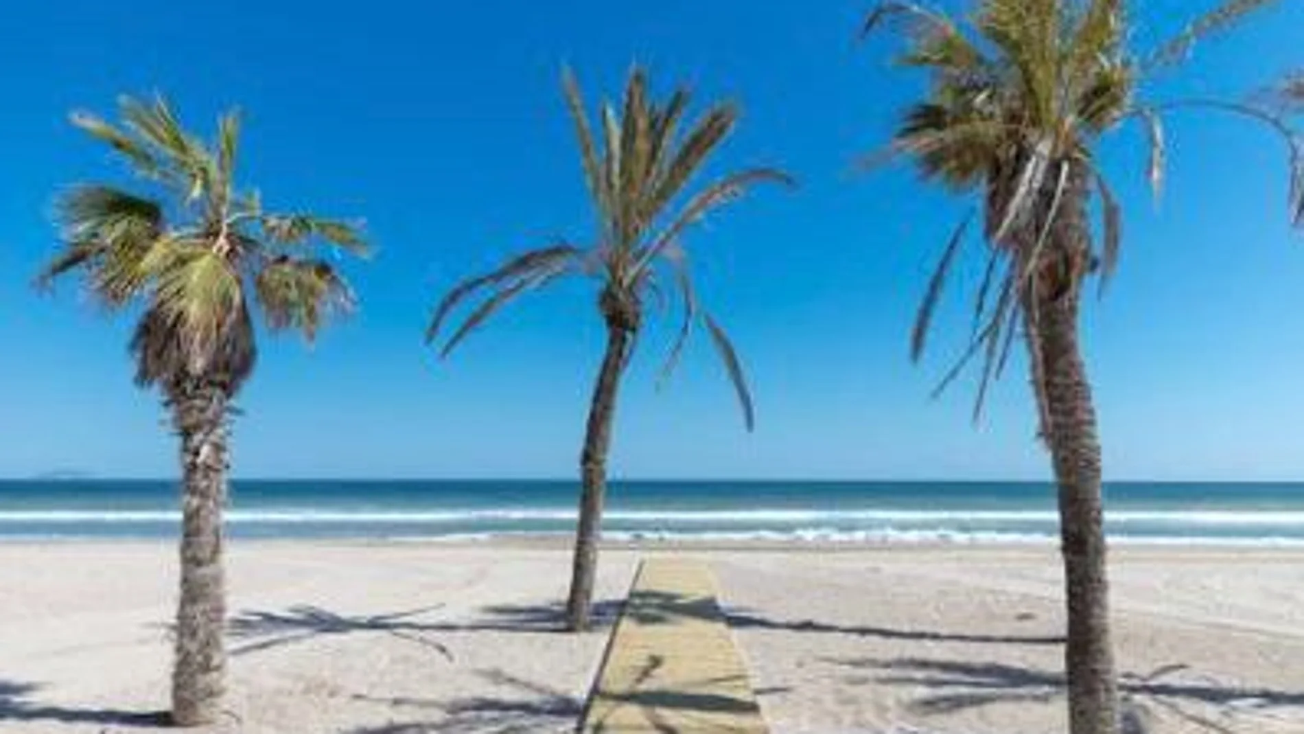 Un millón de euros para que no te quemes los pies este verano: las nuevas pasarelas de las playas en la Comunitat Valenciana