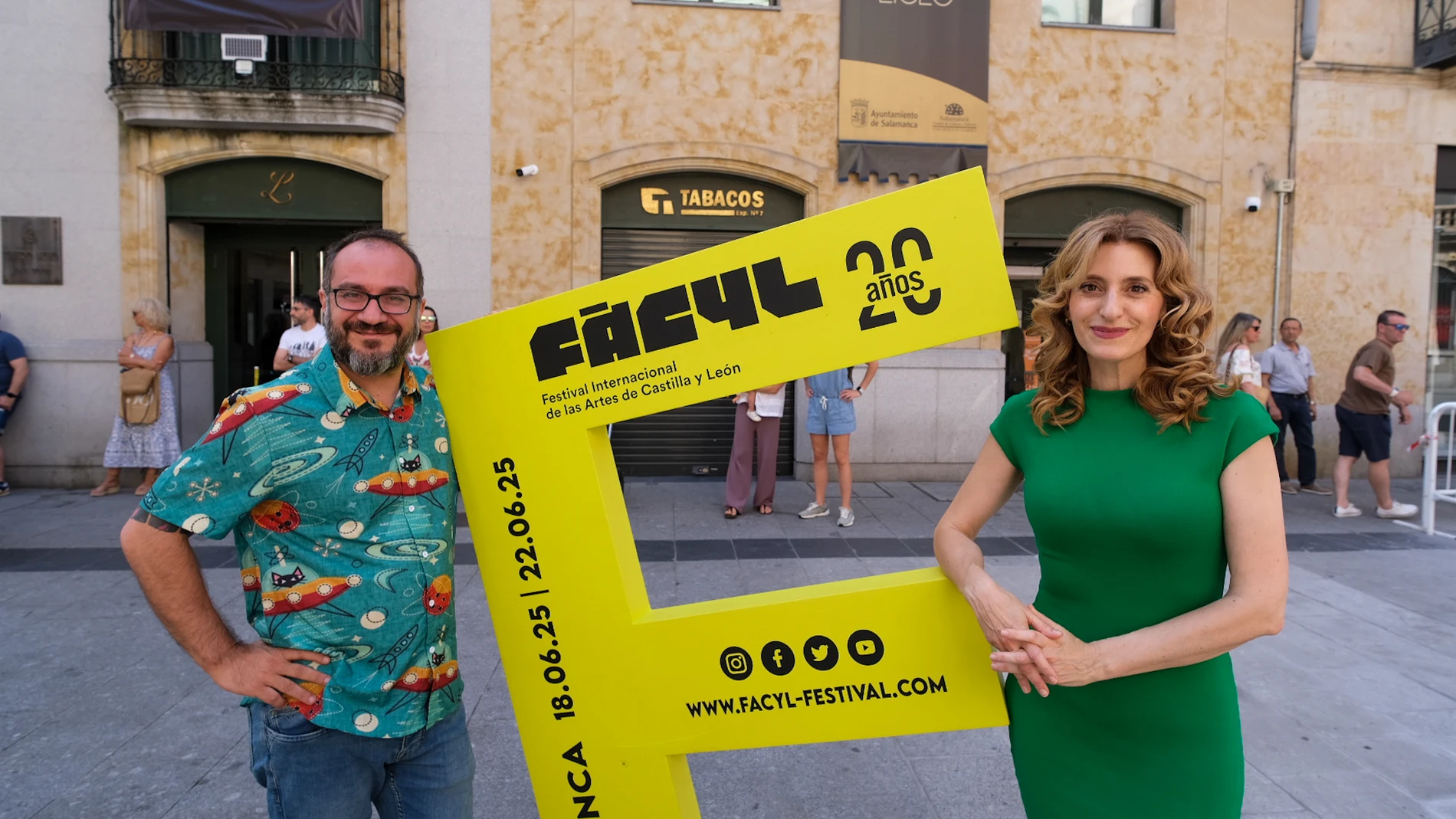 La viceconsejera Mar Sancho y el director del Fàcyl, Rodrigo Tamariz, hacen balance del festival