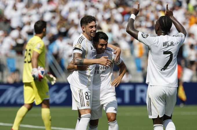 Fede Valverde y Brahim celebran el tercero gol del Real Madrid
