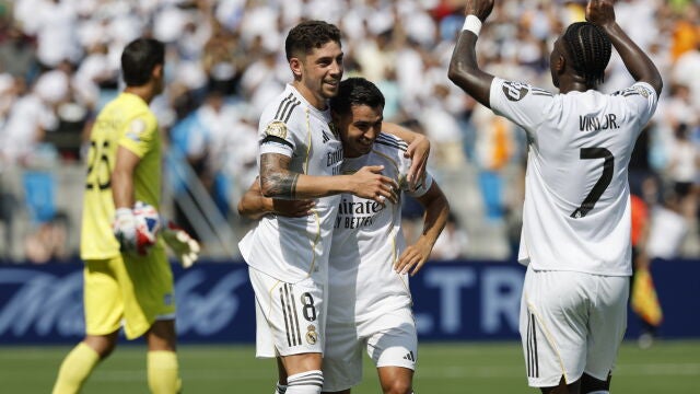 Fede Valverde y Brahim celebran el tercero gol del Real Madrid