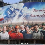 Pancarta popagandística del régimen iraní en el centro de Teherán