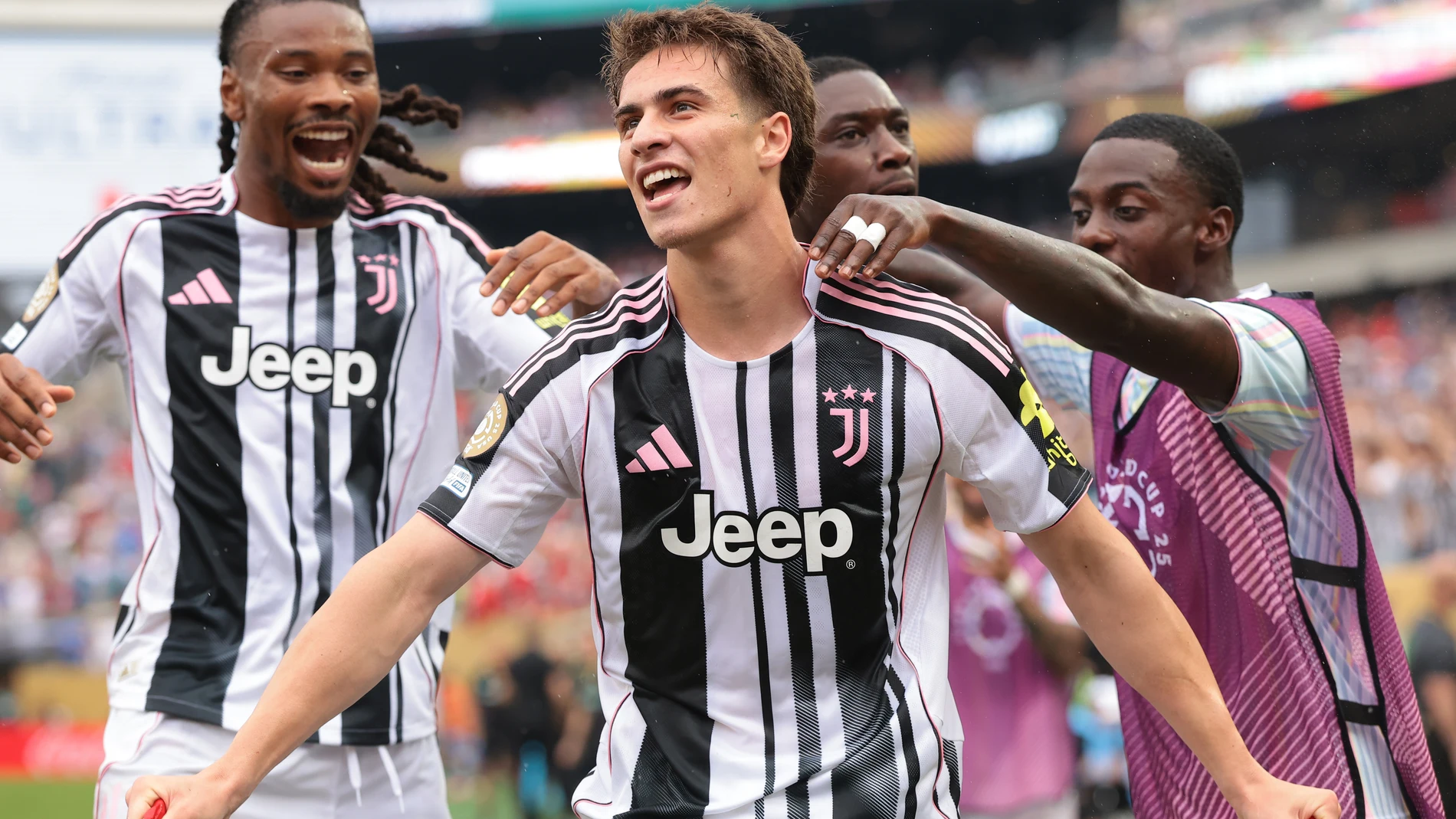 22 June 2025, US, Philadelphia: Juventus' Kenan Yilldiz (C) celebrates scoring his side's third goal with teammates during the FIFA Club World Cup group G soccer match between Juventus and Wydad AC at Lincoln Financial Field. Photo: Jonathan Moscrop/CSM via ZUMA Press Wire/dpa Jonathan Moscrop/CSM via ZUMA Pr / DPA 22/06/2025 ONLY FOR USE IN SPAIN