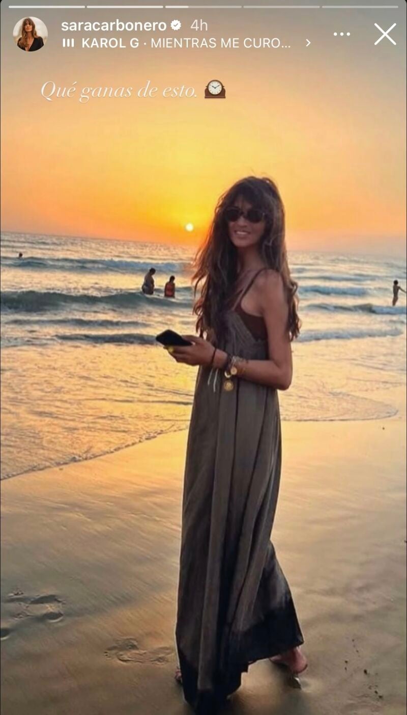 Sara Carbonero con vestido de playa.
