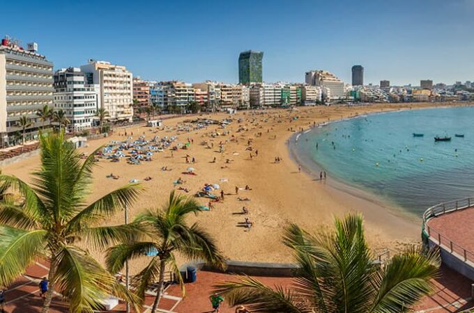 Un paseo por el paraíso tropical español: deportes acuáticos, gastronomía y atardeceres de ensueño