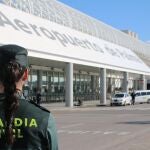 Sucesos.- Dos detenidos por robar en una tienda del aeropuerto de Palma