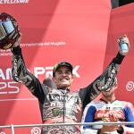Marc Márquez, en el podio del circuito de Mugello tras su doblete