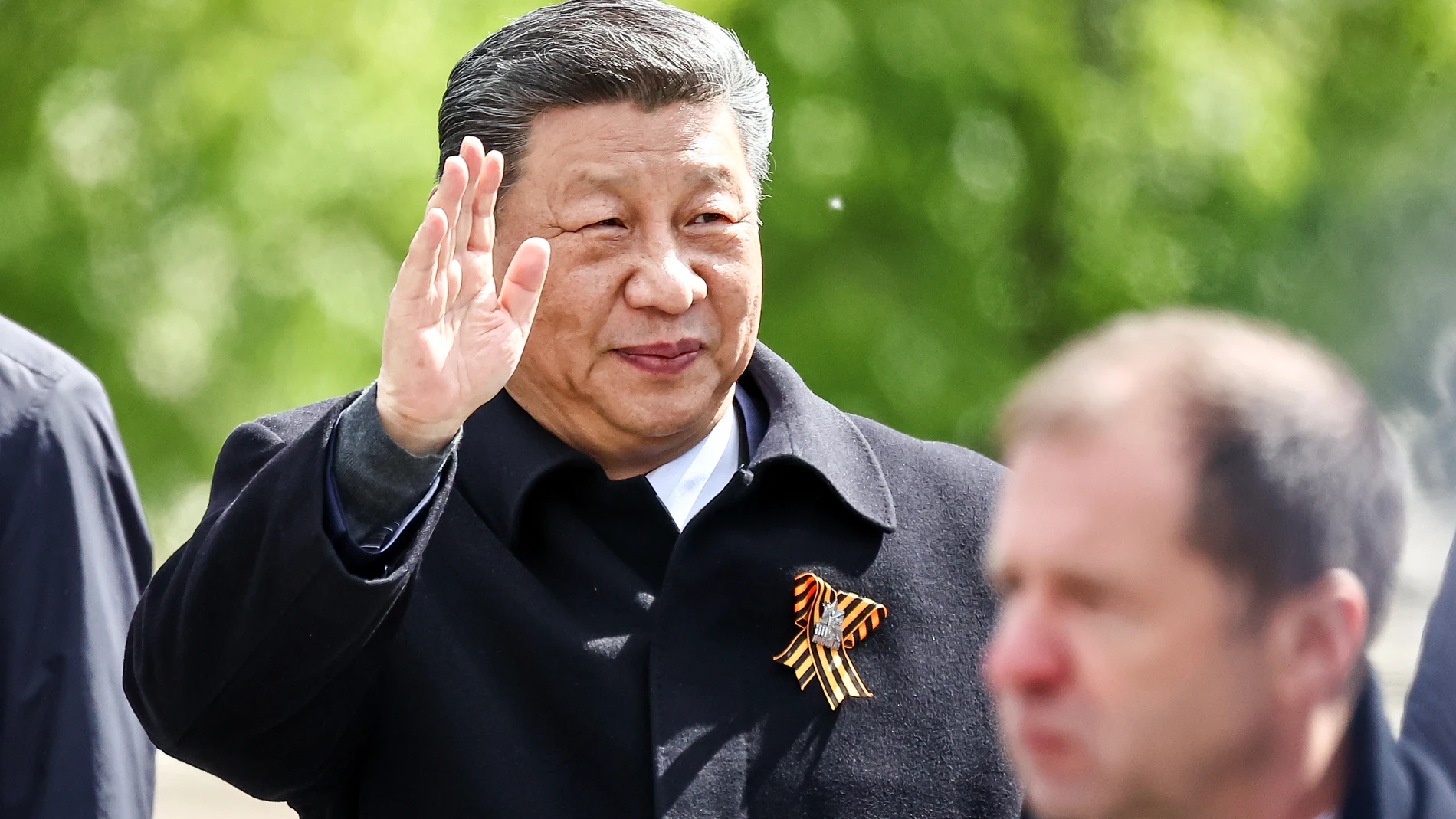 RUSSIA, MOSCOW - MAY 9, 2025: China's President Xi Jinping waves after a Victory Day military parade in Red Square, marking the 80th anniversary of the victory over Nazi Germany in World War II Europa Press/Contacto/Mikhail Tereshchenko 09/05/2025 ONLY FOR USE IN SPAIN