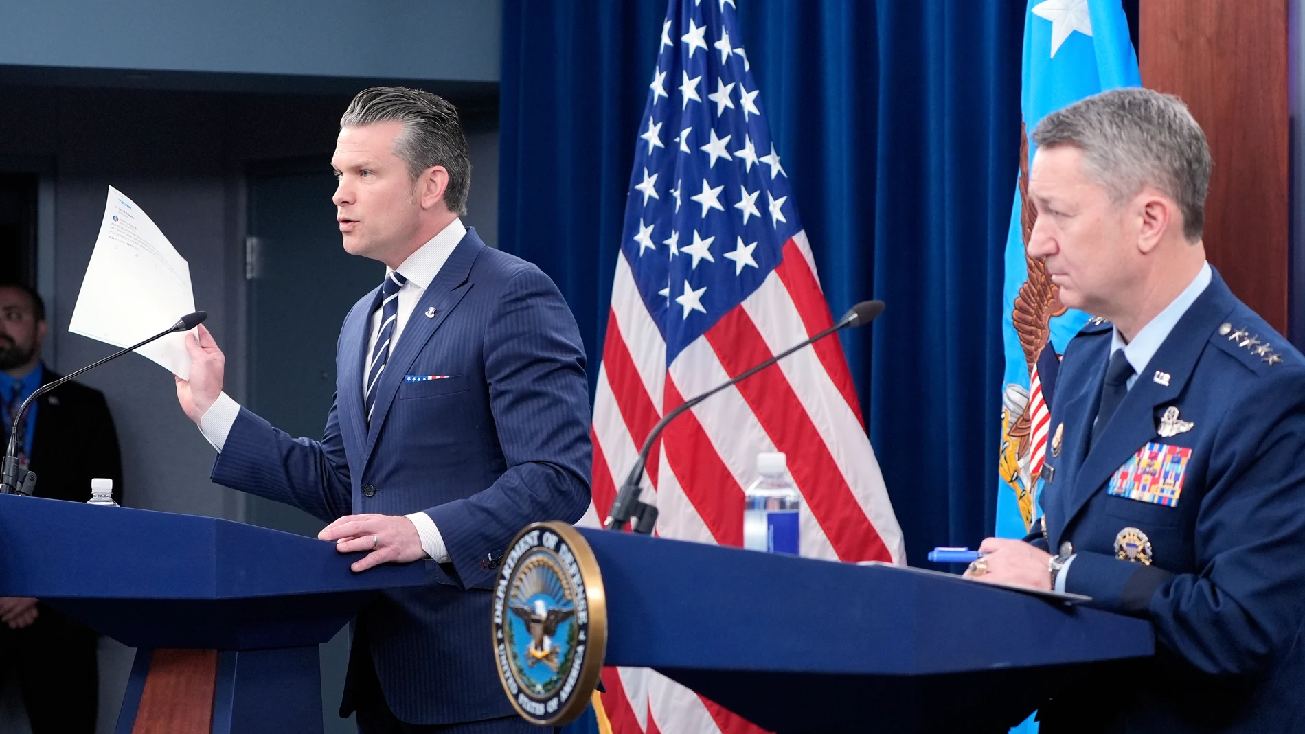 Martillo de Medianoche': 125 aviones, 75 misiles y 25 minutos para neutralizar el programa nuclear de Irán