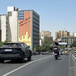 Mural antiestadounidense decora un edificio de Teherán