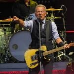 Springsteen invoca en San Sebastián el poder liberador del rock frente a los autoritarismos ante 40.000 seguidores