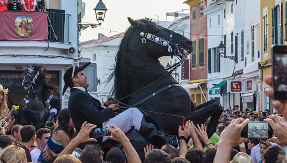 Un momento de la fiesta de Sant Joan en Ciutadella