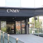 Economía.- La CNMV avisa de dos 'chiringuitos' financieros que operan en redes sociales y otras cuatro entidades