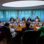 El presidente y la vicepresidenta del Tribunal Constitucional (TC), Cándido Conde Pumpido e Inmaculada Montalb