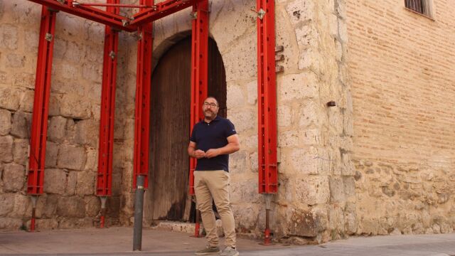 El alcalde de Tordesillas, Miguel Ángel Oliveira, visita las obras en el Palacio