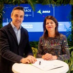 Juan Ortí y María José Cuenda, durante la firma del acuerdo