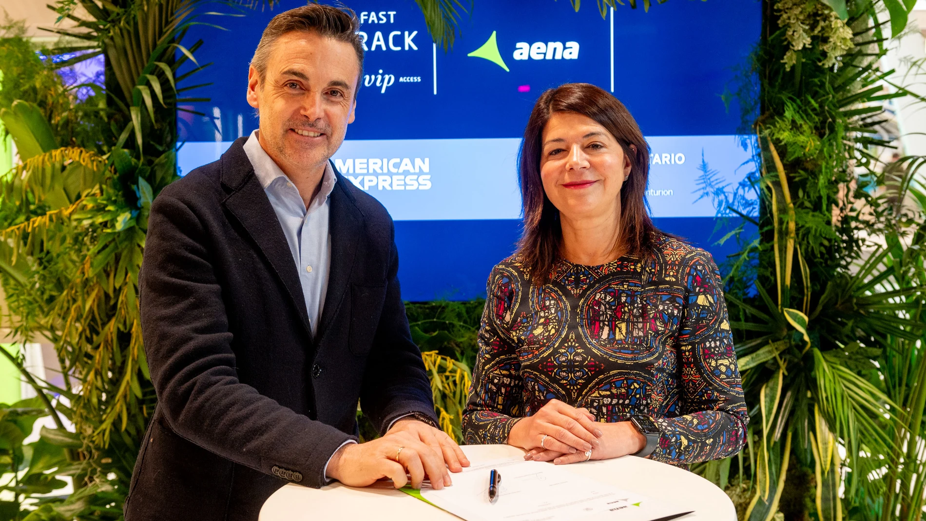 Juan Ortí y María José Cuenda, durante la firma del acuerdo