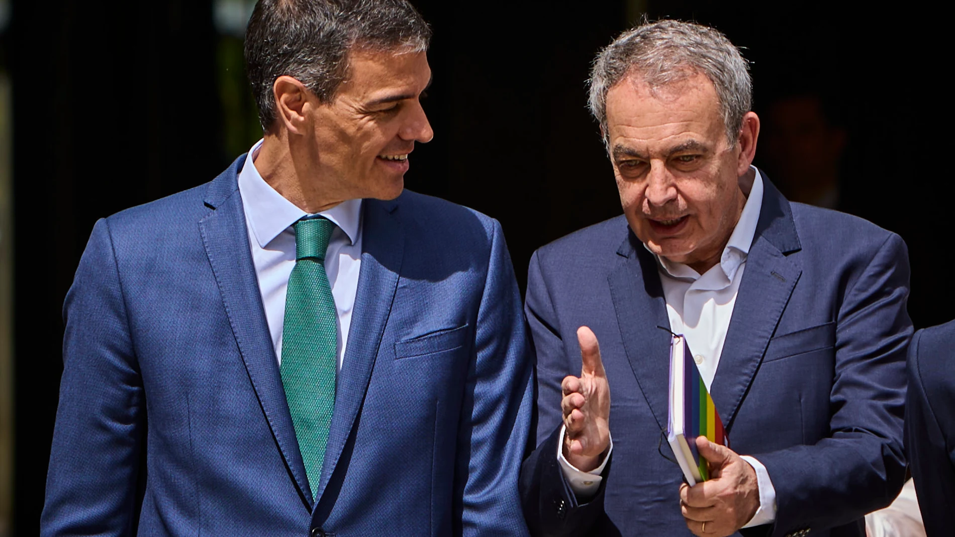 El presidente del Gobierno, Pedro Sánchez, acompañado del expresidente José Luis Rodríguez Zapatero y los ministros de Igualdad, Ana Redondo e Interior, Fernando Grande Marlaska, a su llegada este lunes al Museo del Traje en Madrid con motivo del acto conmemorativo del 20º aniversario de la ley que legalizó en España el matrimonio entre personas del mismo sexo © Alberto R. Roldán / Diario La Razón. 23 06 2025