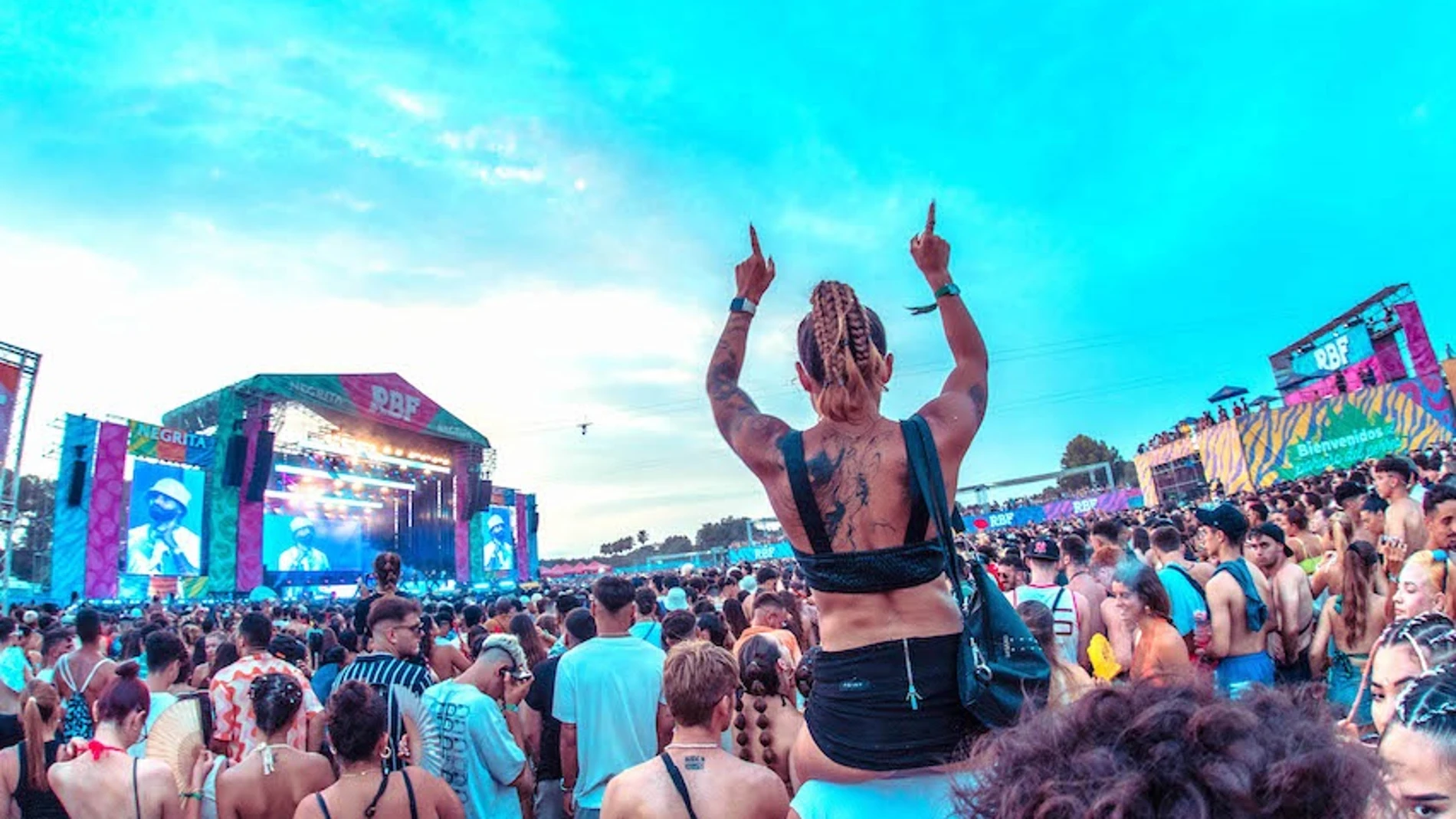 (Foto de ARCHIVO) Público en una de las pasadas ediciones del Reggaeton Beach Festival REMITIDA / HANDOUT por REGGAETON BEACH FESTIVAL Fotografía remitida a medios de comunicación exclusivamente para ilustrar la noticia a la que hace referencia la imagen, y citando la procedencia de la imagen en la firma 16/07/2023