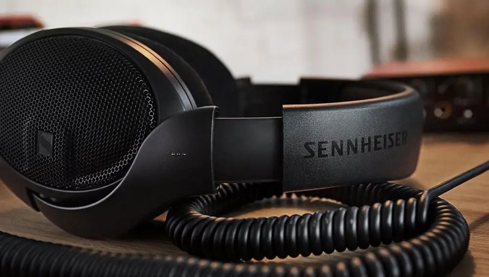 Los auriculares cableados cerrados son una gran opción para esuchar música sin pérdida y sin interrupciones