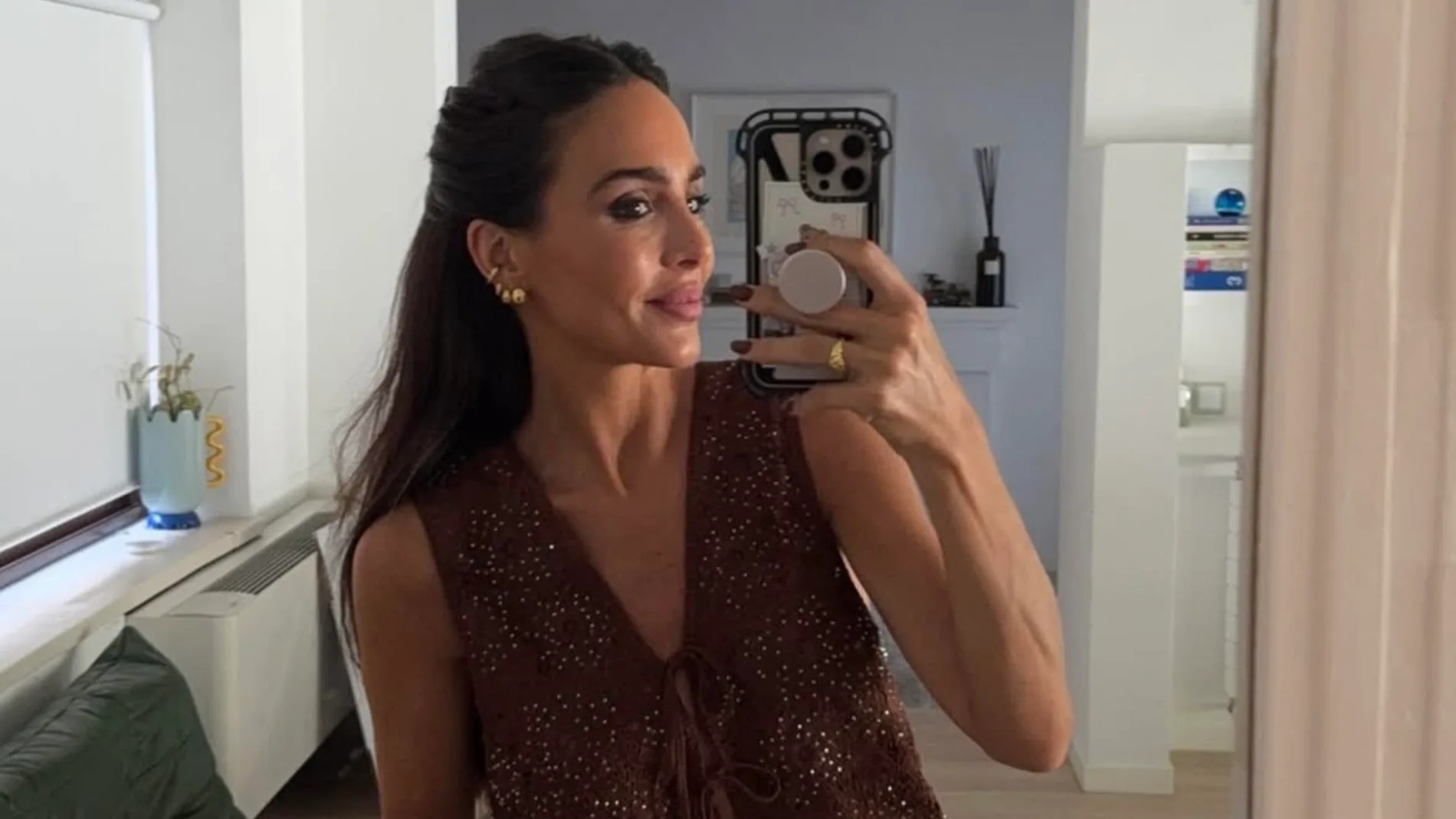 Rocío Osorno con chaleco de Zara.